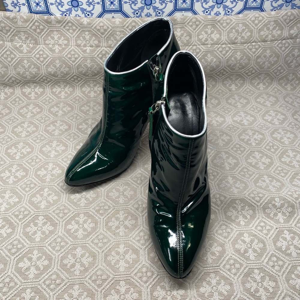 Preowned Giuseppe Zanotti patent leather ankle boot